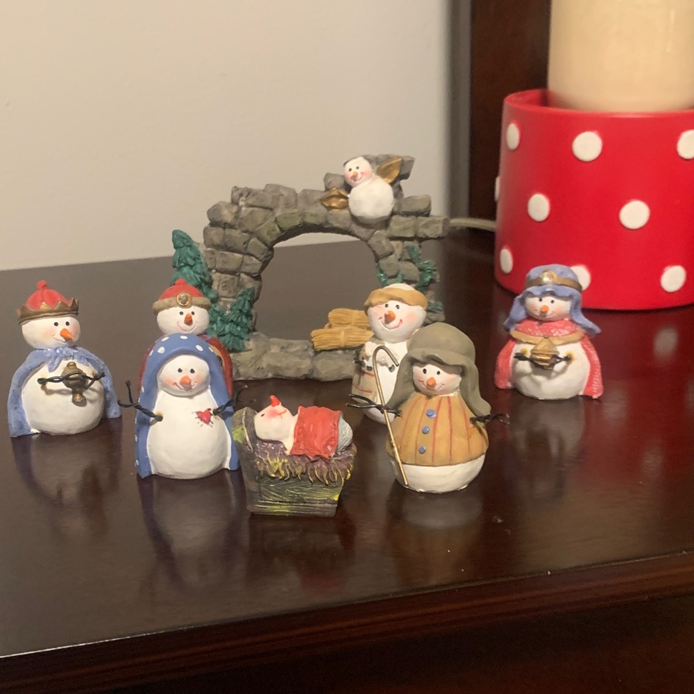 Holiday Snowman Nativity Figurine Set - Multicolor